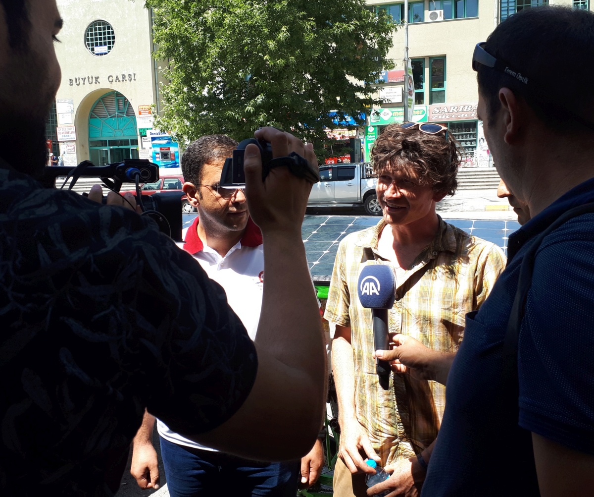 We were kindly invited for lunch by a cycling organizer and advocate in turkey, and during the course of eating we were aked if we'd do some interview for TV. Little did we know there was a slew of reporters just outside, and the got some great footage of the setup on the road as we rode away.